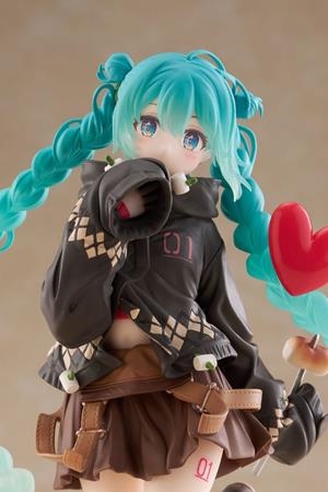 HATSUNE MIKU: ESTATUA FASHION OUTDOOR MIKU 18 CM PVC [CAJA] | Akira Comics  - libreria donde comprar comics, juegos y libros online