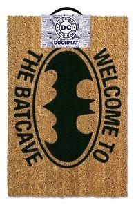 FELPUDO BATMAN: WELCOME TO THE BATCAVE (FELPUDO DE FIBRA) | Akira Comics  - libreria donde comprar comics, juegos y libros online