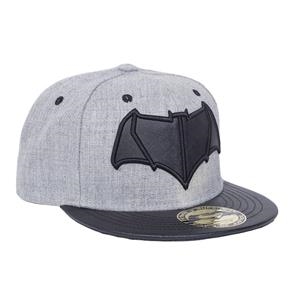 GORRA DE BEISBOL DC: BATMAN V SUPERMAN LOGO BATMAN (COLOR GRIS Y NEGRO) | Akira Comics  - libreria donde comprar comics, juegos y libros online